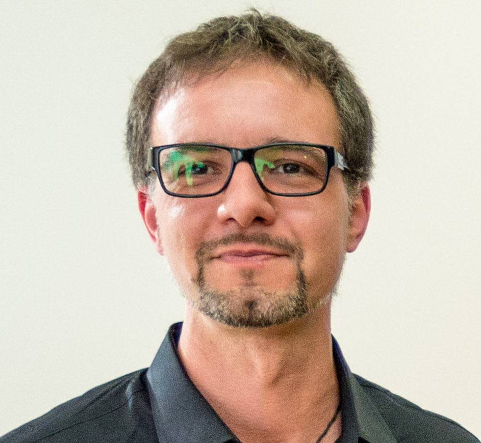Dr. Nenad Rava